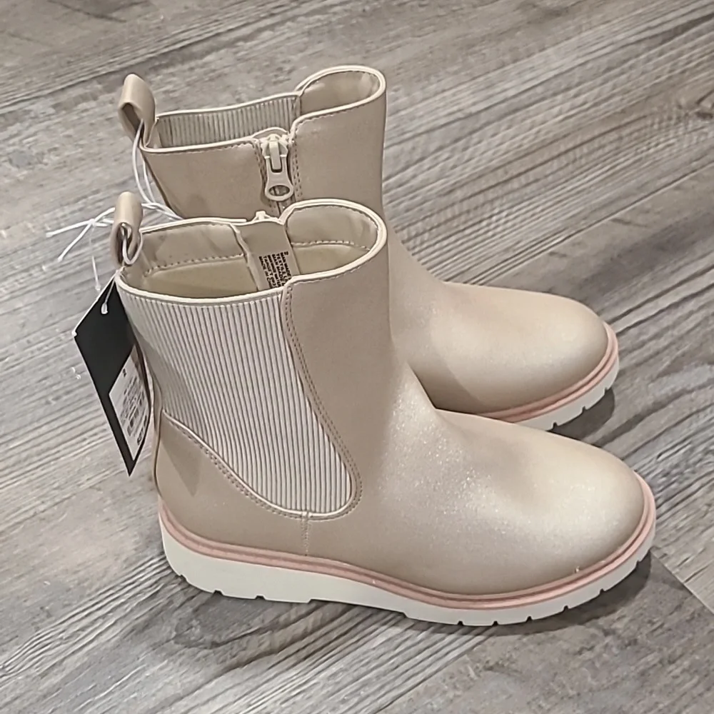 RESTOCKED Art Class Ivory Laurel Chelsea Boots